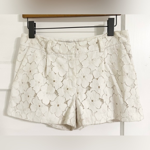 Diane Von Furstenberg White Floral Lace Applicate Authentic Shorts Mini Size 6 - Picture 2 of 7